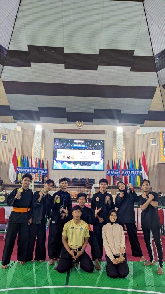 Atlet UKM Pencak Silat Universitas Darunnajah Torehkan Prestasi Gemilang di Kejuaraan Pencak Silat Piala Bergilir Rektor IPB University 2026 Atlet UKM Pencak Silat Universitas Darunnajah Torehkan Prestasi Gemilang di Kejuaraan Pencak Silat Piala Bergilir Rektor IPB University 2026